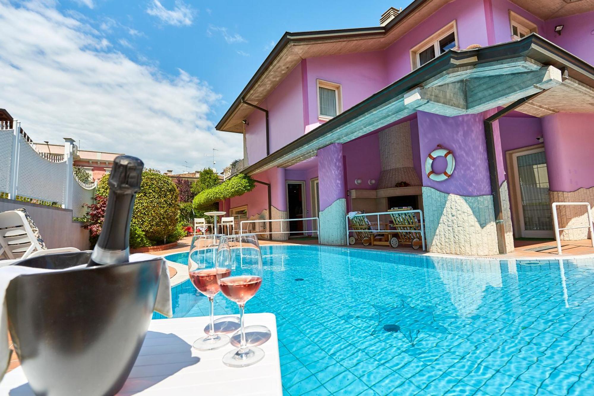 Attico Open Space - Piscina A 400 Mt Desenzano del Garda Kültér fotó